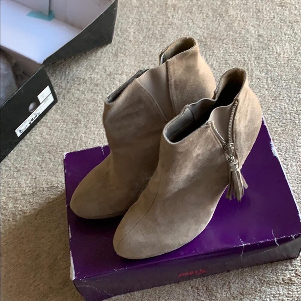 These are swayed with tassels